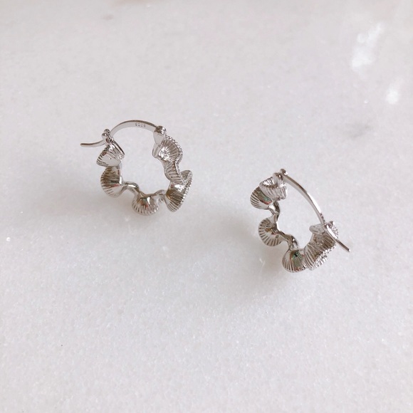 S925 Silver twisted Wavy Hoop Earrings - Picture 4 of 12